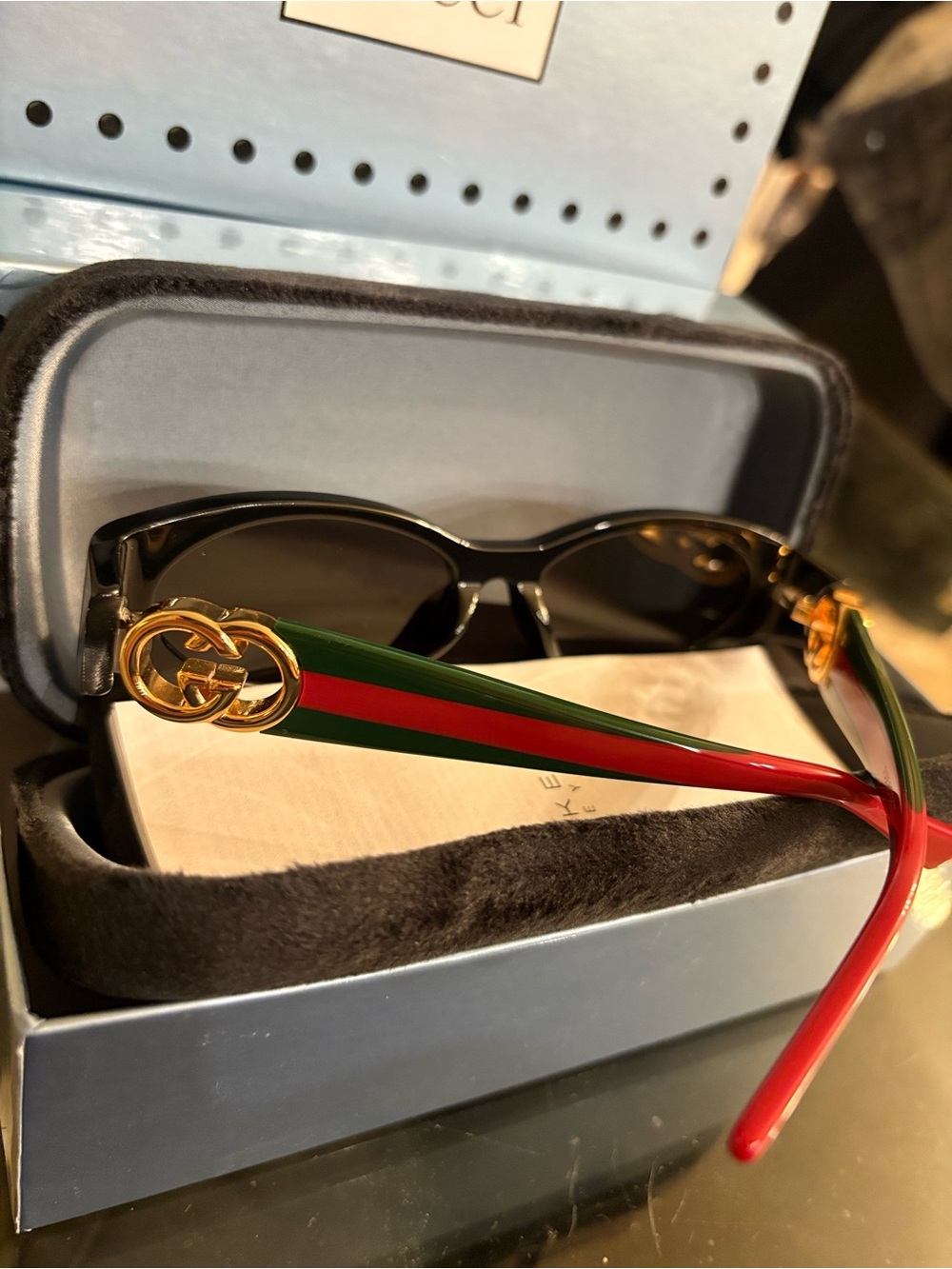 Gucci Black Oval Logo Sunglasses new with packaging - Picture 2 of 13